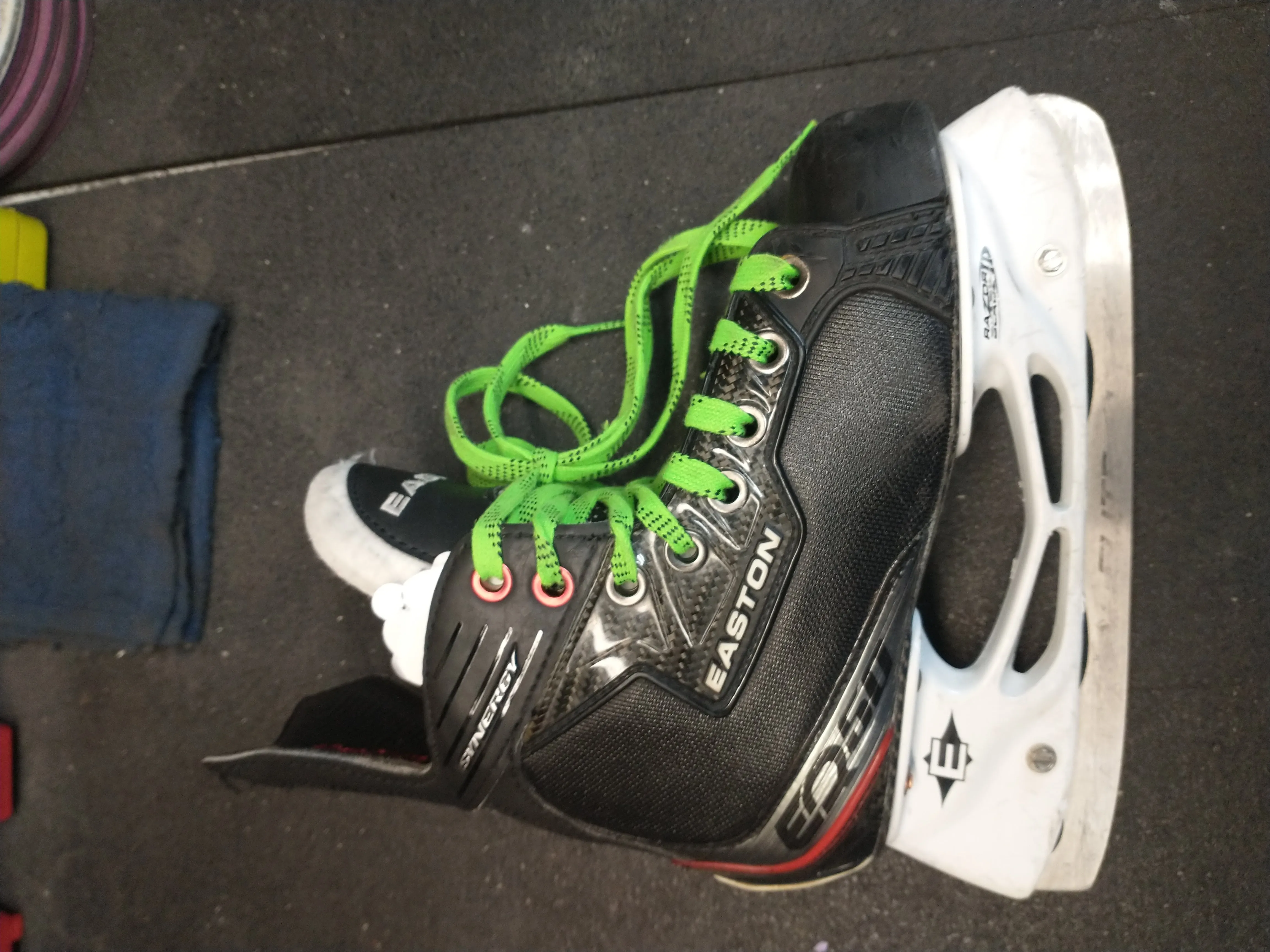 New Easton SYNERGY EQ50 Size 2D Skates