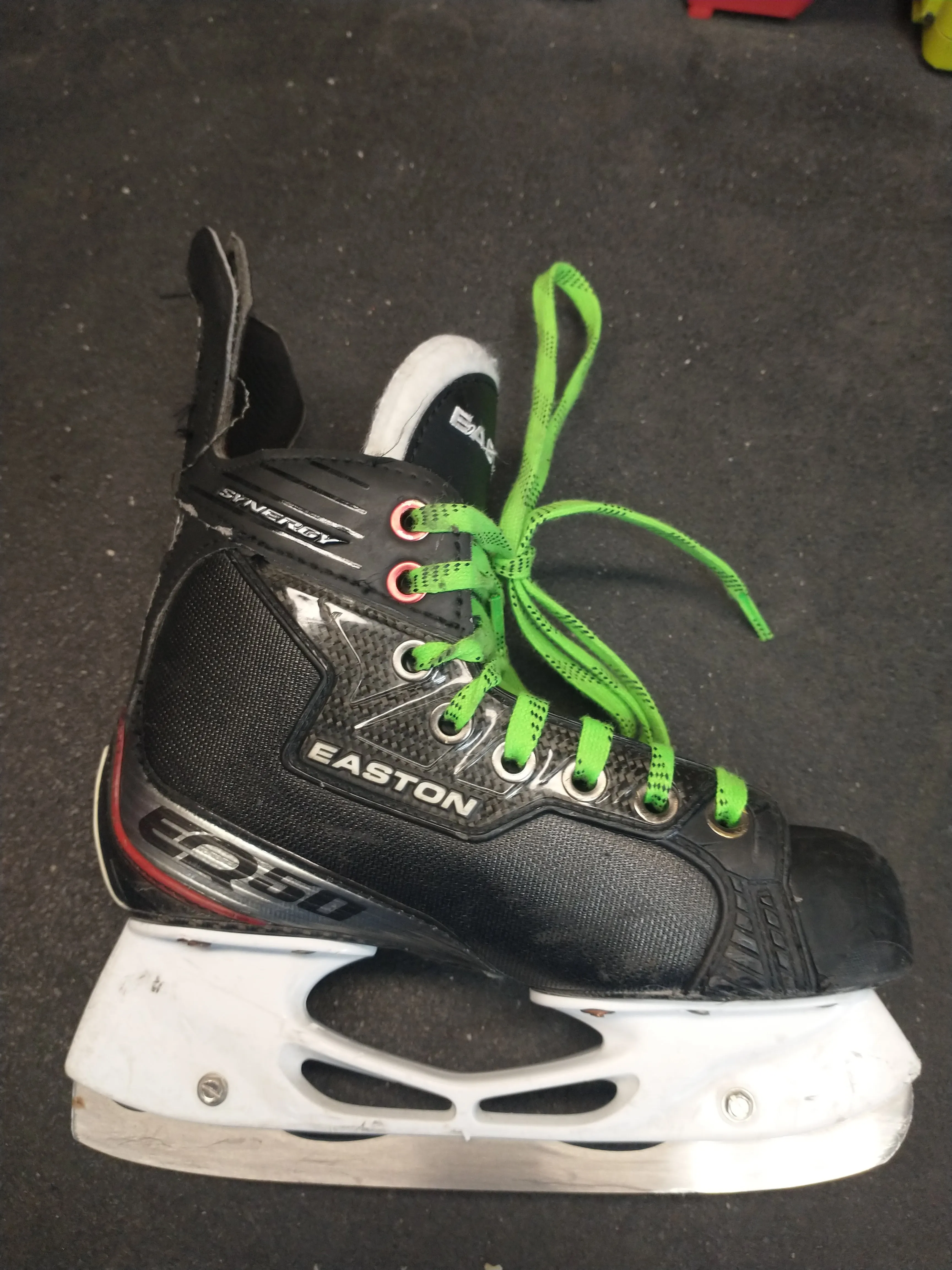 New Easton SYNERGY EQ50 Size 2D Skates