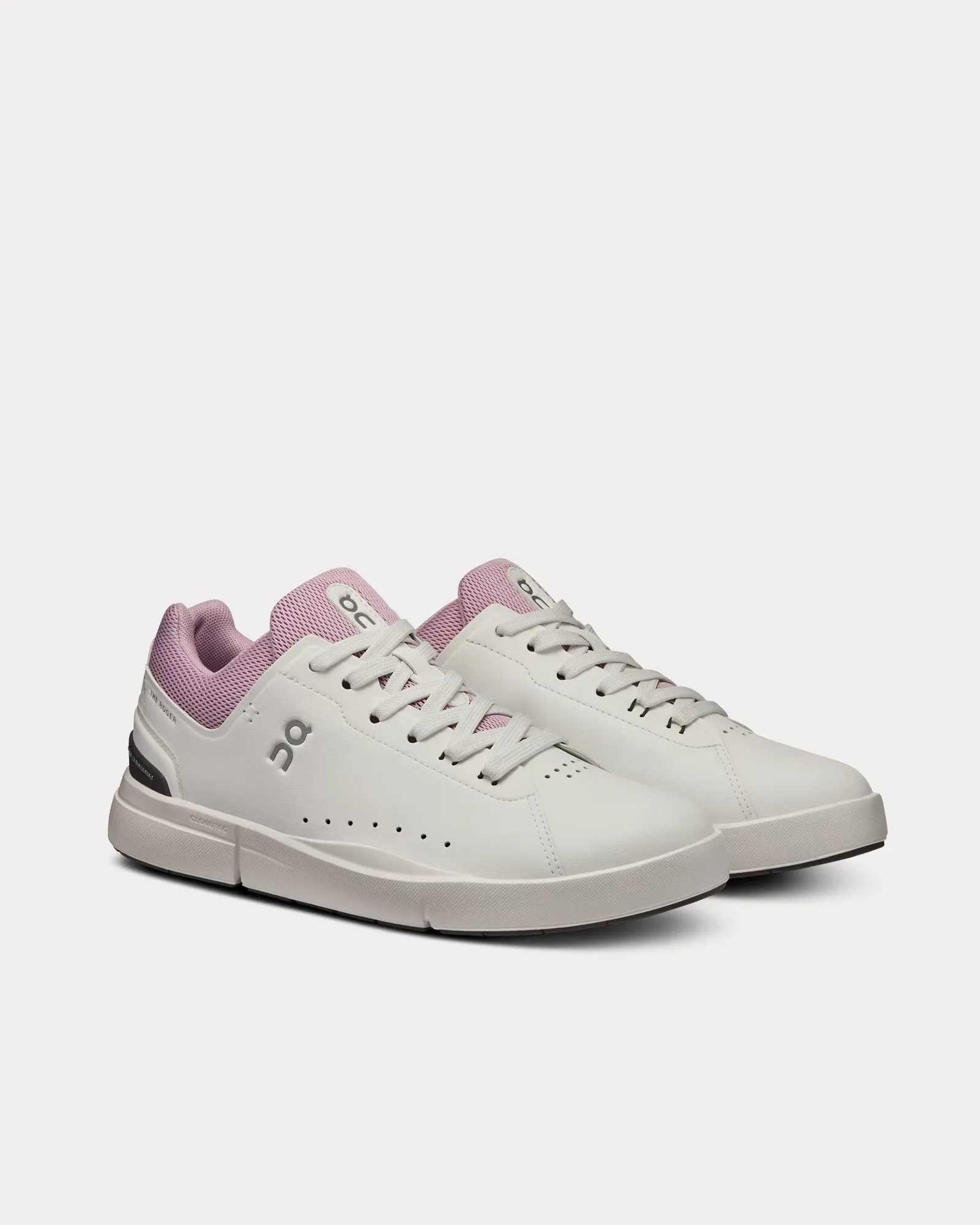 The Roger Advantage White / Aster Low Top Sneakers