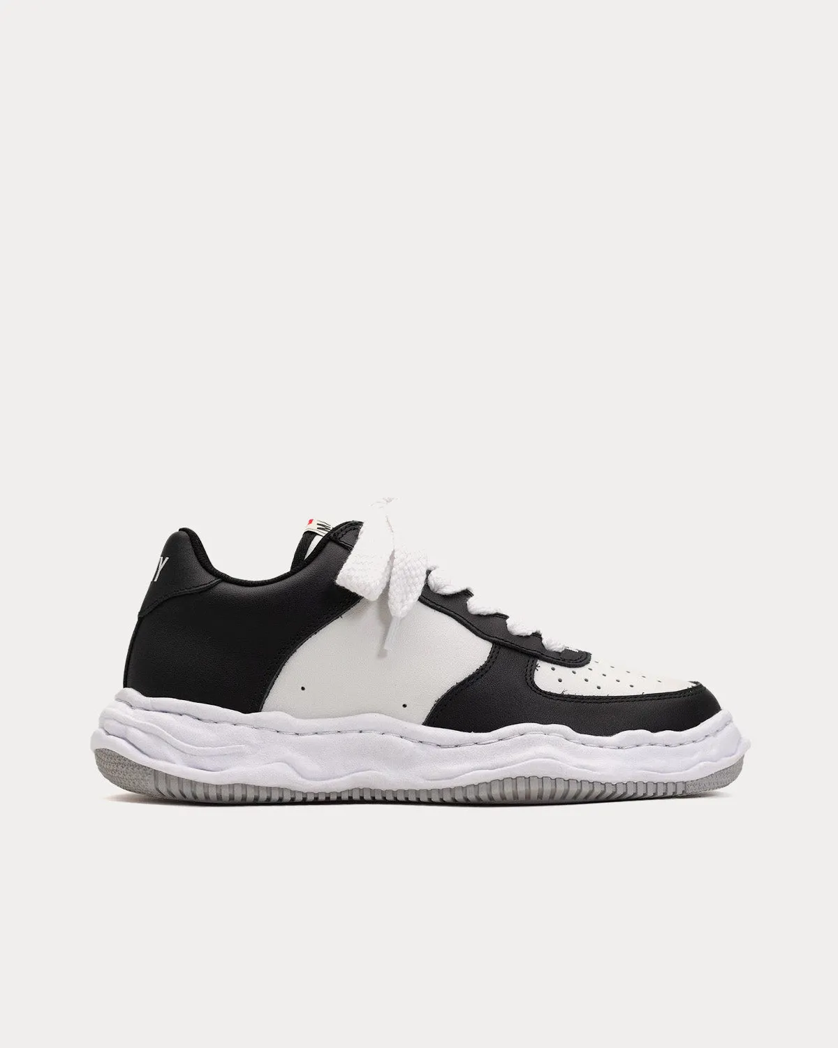 Wayne OG Sole Black / White Low Top Sneakers